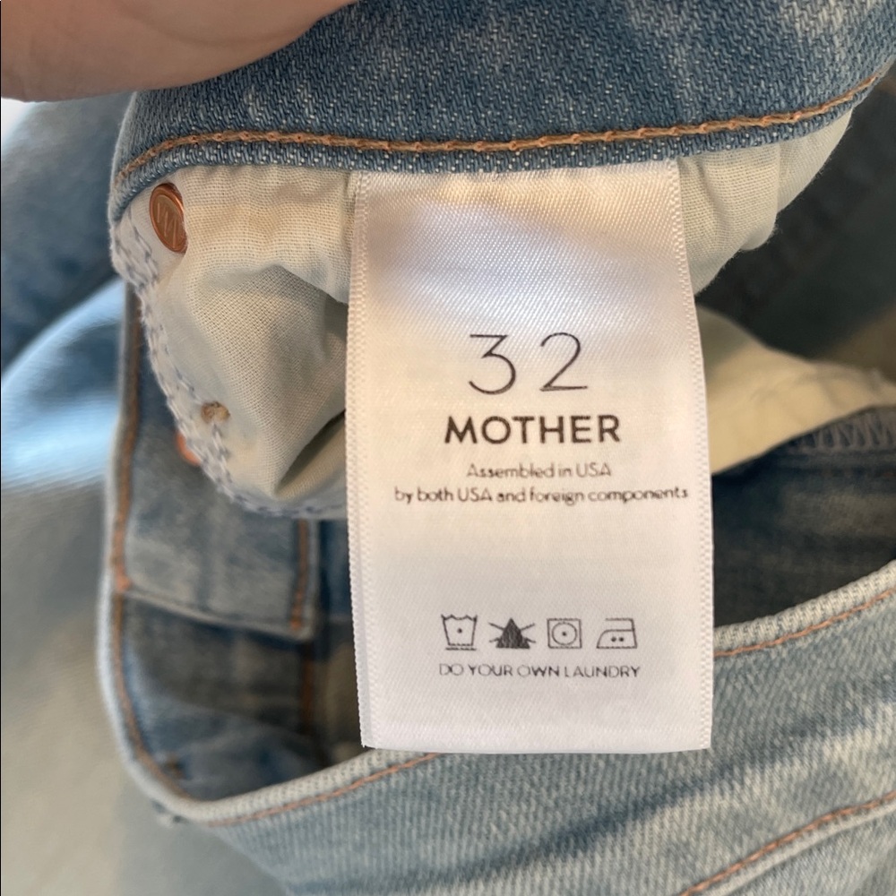 MOTHER The Inside Crop Step Fray Jeans – Free Hugs Wash Distressed Denim Size 32 - Picture 5 of 8
